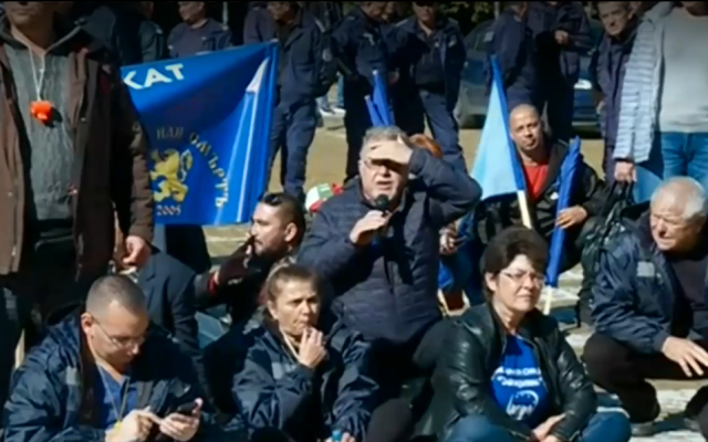 Блокада! Спешните медици окупираха "Орлов мост" в столицата