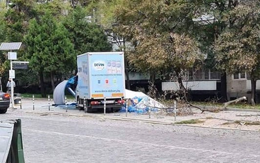 Камион помете спирка на бул. "Гоце Делчев" в София, има жертва