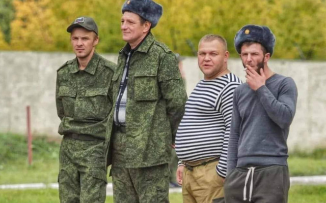 В Русия стана страшно: 1,5 милиона военни униформи изчезнаха