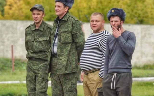 Русия се провали в опит да поръча 200 000 бронежилетки и 500 000 топли униформи от чужбина ВИДЕО