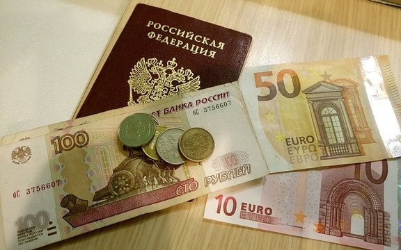 Руснаците се запасяват с пари в брой