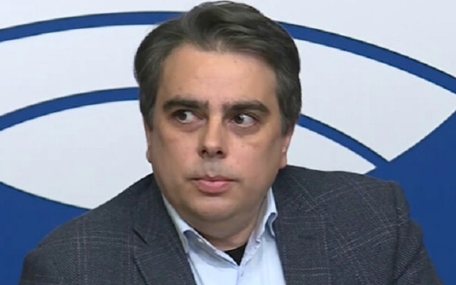 Василев: ГЕРБ искат да откраднат парите за пенсии и да ги дадат на строителните им фирми