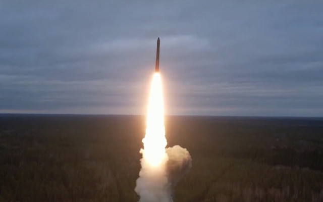 Русия тества междуконтинентална балистична ракета (Видео)