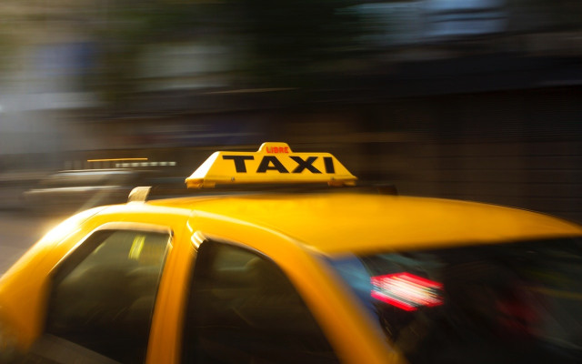 Решено: Такситата поскъпват с 15% за ЧНГ