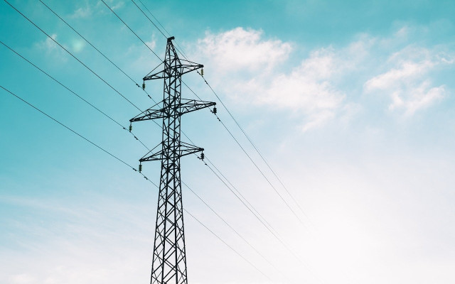 Комисия в НС реши: Битовите потребители - на регулирания пазар на тока до края на 2025-а