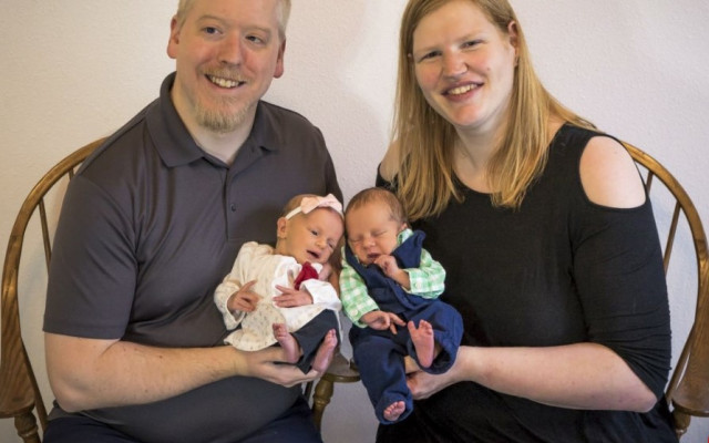 Замразени преди 30 години: Родиха се близнаците Лидия и Тимъти