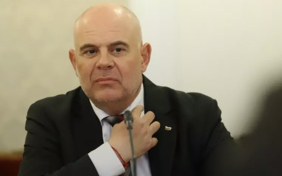 Иван Гешев очаква оставката на пернишкия прокурор заради синчето-бияч