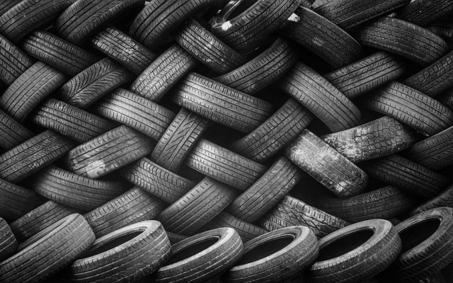 Незаконно сметище на гуми в бургаския резерват "Атанасовско езеро"