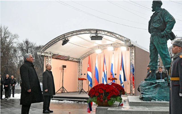 Путин откри паметник на Фидел Кастро в Москва
