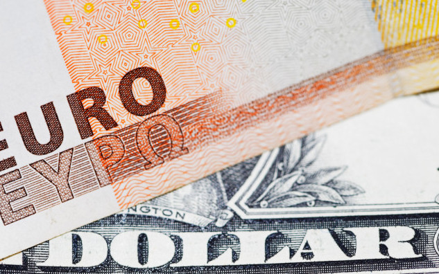 Еврото и паундът растат, доларът отслабва