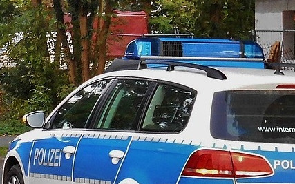 Две момичета са ранени с нож до училище в Германия