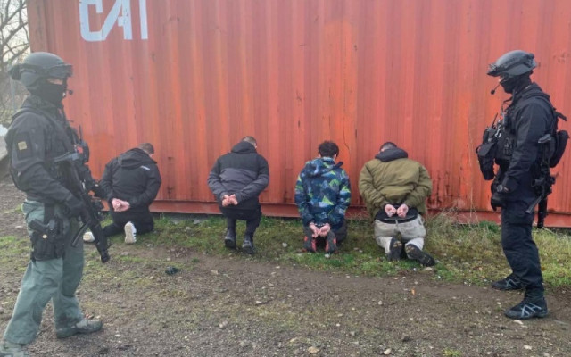 Четири ареста в с. Равно поле при наркоакцията на ГДБОП и полицията