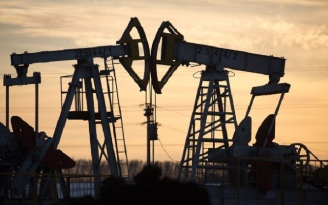ЕС е договорил таван от 60 долара на доставяния по море руски петрол
