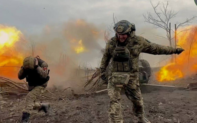 Украйна: 98 800 руски окупатори + 2988 техни танкове са унищожени