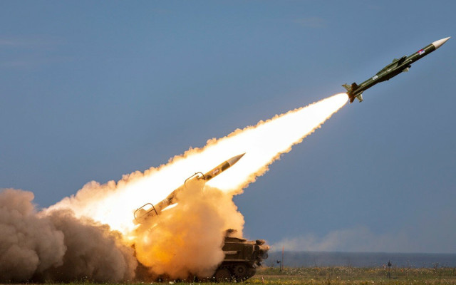 След поредните руски ракетни удари: Части от Украйна остават без ток