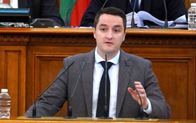 Божанков: Това е една романтична история, на която едва ли някой вярва