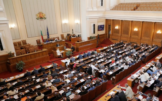 НА ЖИВО Депутатите ще гласуват на второ четене удължаването на Бюджет 2022