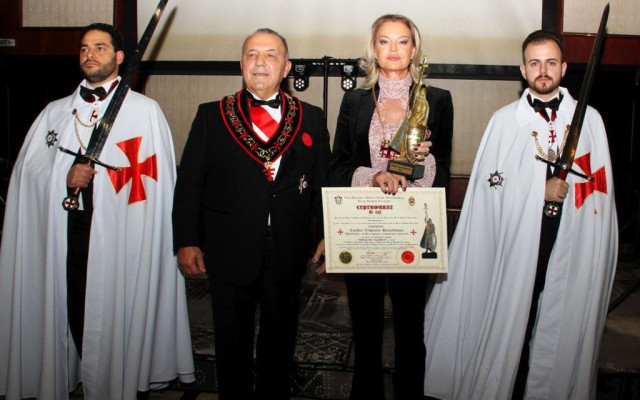 Стефка Костадинова с приза "Рицар на годината" на тамплиерите у нас