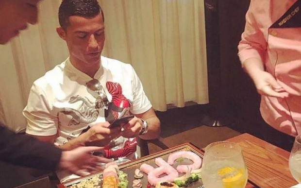 Роналдо дава солидна месечна заплата за човек, който да му приготвя суши