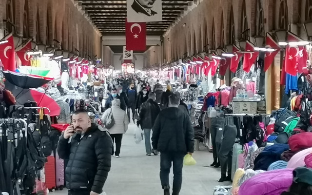 Юруш на пазар в Турция: Комшиите замразяват и дори намаляват цените на дребно