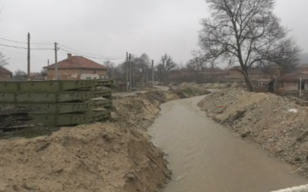 Министърът на околната среда: Ситуацията в Карловско е овладяна, няма опасност от бедствени явления