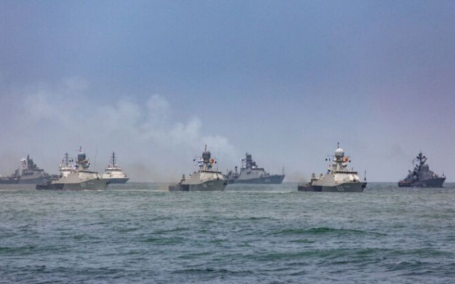 Огромен флот от руски военни кораби е мобилизиран в Черно море