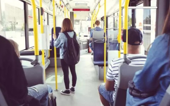 Столичани вече пътуват в градския транспорт по нови правила