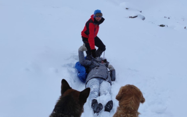 Спасиха 50-годишен турист, пострадал в местността "Дългия рид" над Рилския манастир