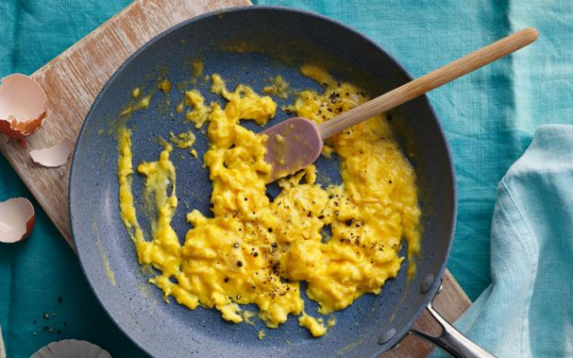 Яйцата у нас с най-голям скок в Европа, омлетът ни излиза със 76% по-солен