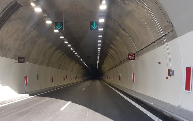 Тунелът "Железница" -  с енергоефективно осветление, вентилация, аварийни SOS кабини