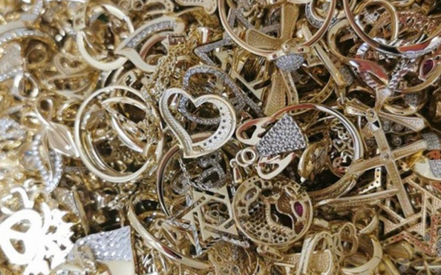 Сред руините в Турция: Откриха чанта със злато за 4,3 милиона евро