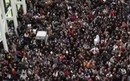 Стотици доброволци пристигнаха в Турция