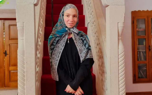 Емили Тротинетката пак взриви мрежата: Сменила вярата и станала мюсюлманка