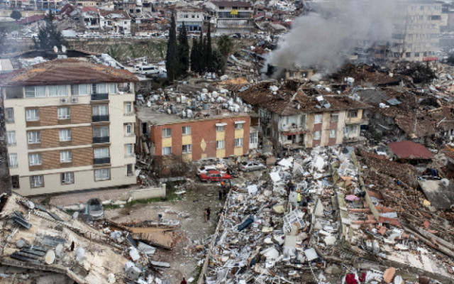 Турция след трусовете: Над 3500 жертви, над 22 хил. ранени, около 6 хил. разрушени сгради