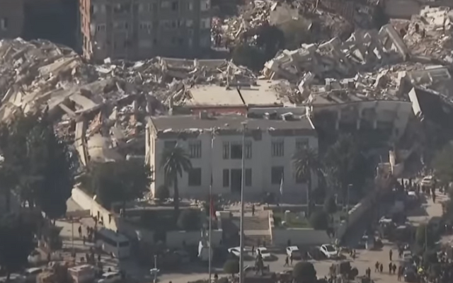 Спасиха българско семейство, затрупано в Турция