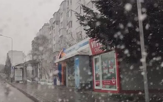 Баба Марта се люти! Сняг заваля над Варна (ВИДЕО, СНИМКИ)
