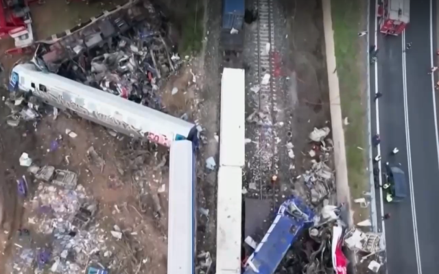 Ужасяващо ВИДЕО на сблъсъка между двата влака в Гърция