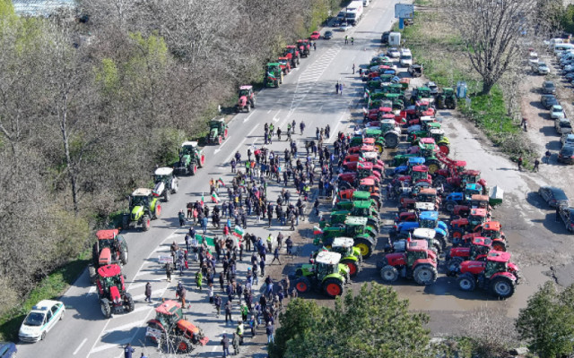 Втори ден протести: Зърнопроизводителите и днес с блокади на ключови пътища