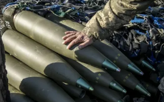FT:  Недостиг на експлозиви в ЕС бави производството на снаряди за Украйна