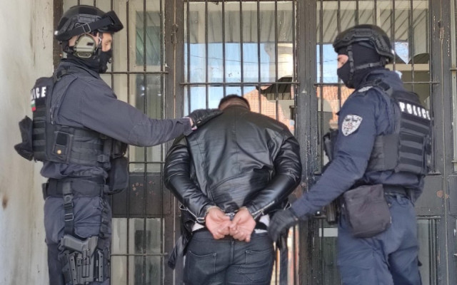 9 задържани в Сливенско при акция срещу битовата престъпност и търговията с гласове