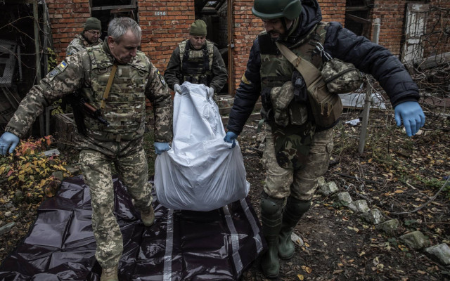 Руските военни горят труповете на своите жертви, за да прикрият мащаба им