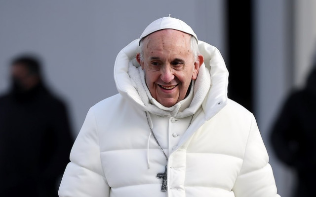Папа Франциск е приет в болница със затруднено дишане