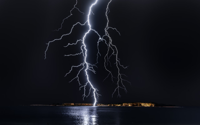 Синоптиците предупреждават: Идва кратко влошаване на времето, обявен е жълт код