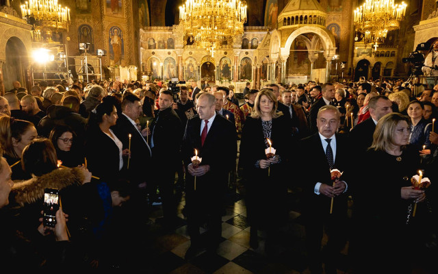 Президентът: Нека има здраве, мир и благополучие във всеки български дом