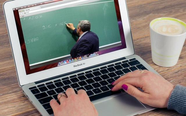 Директор на училище: Учениците ще преминат към онлайн обучение