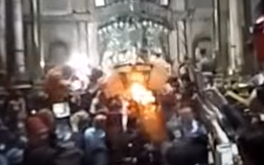 Чудото отново се случи! Благодатният огън слезе в Йерусалим (ВИДЕО)