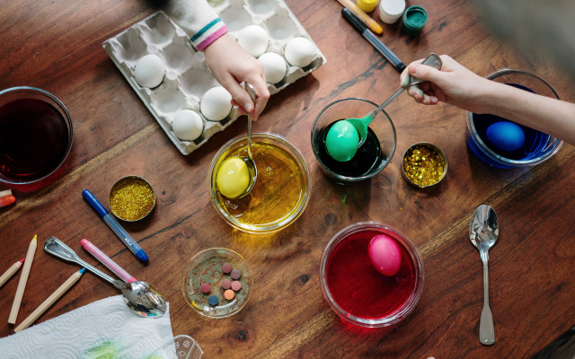 Декорирайте яйца за Великден с лесни и креативни техники