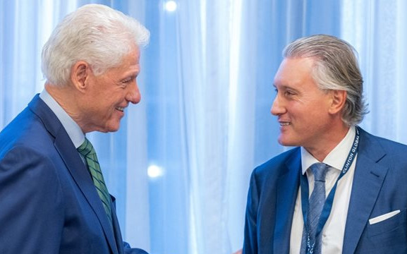 Бил Клинтън прие да посети България, поканата е от Кирил Домусчиев