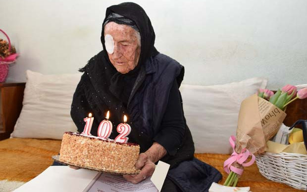 Нечовечно! Роднина преби за 150 кинта 103-годишната баба Люба - най-възрастната жена в община Сандански
