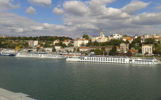 Вучич печели още на първия тур президентския вот в Сърбия